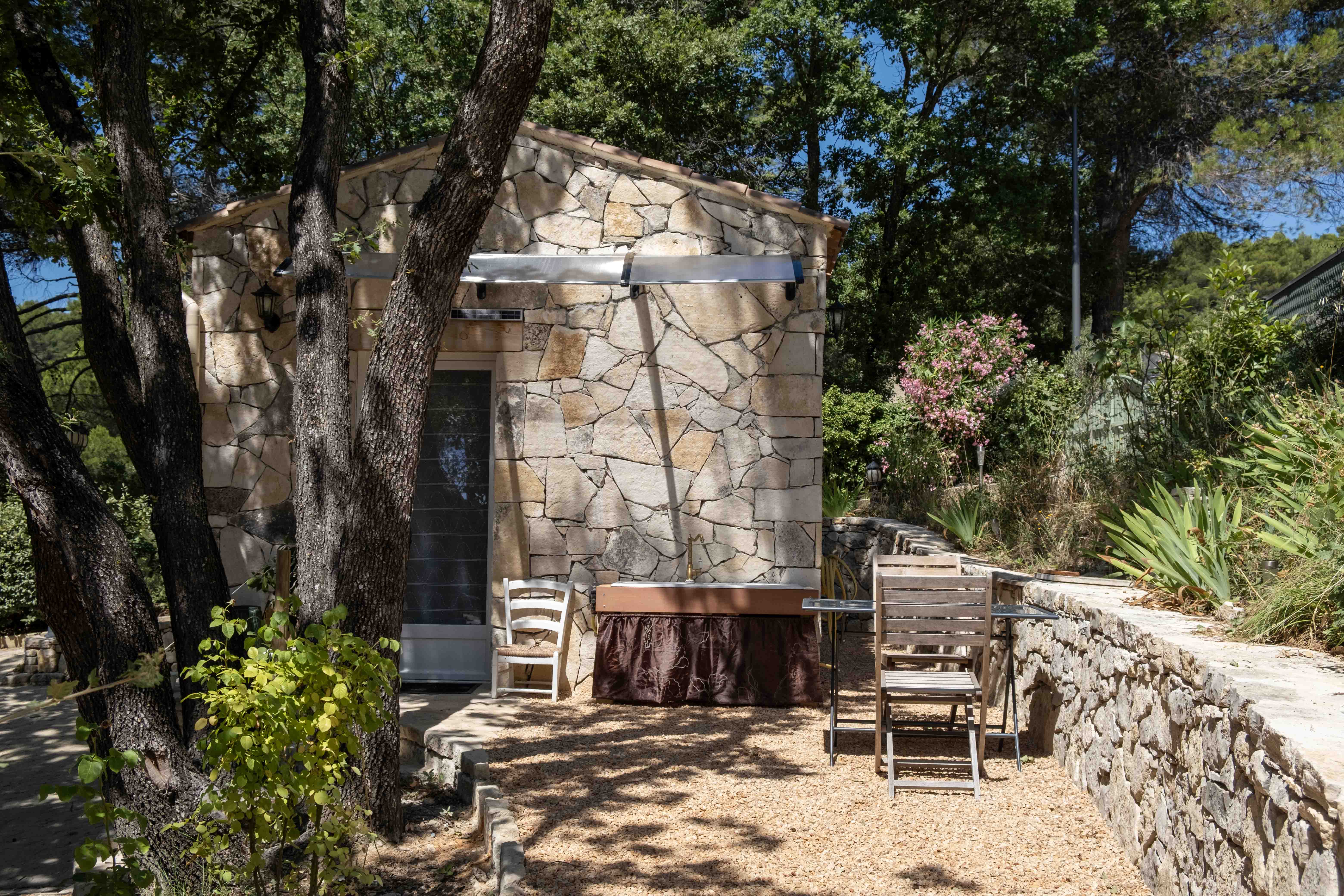 cabanon-en-pierre location La Pinède provençcale